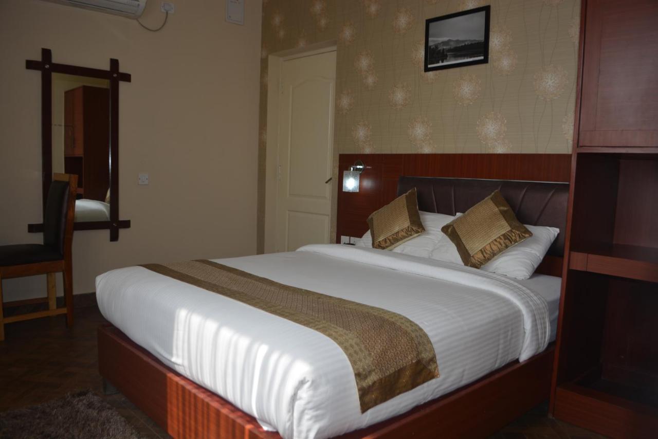 เอมเมอรัลด์ สวีท บาย กัลลาเต Hotel บังกาลอร์ ภายนอก รูปภาพ